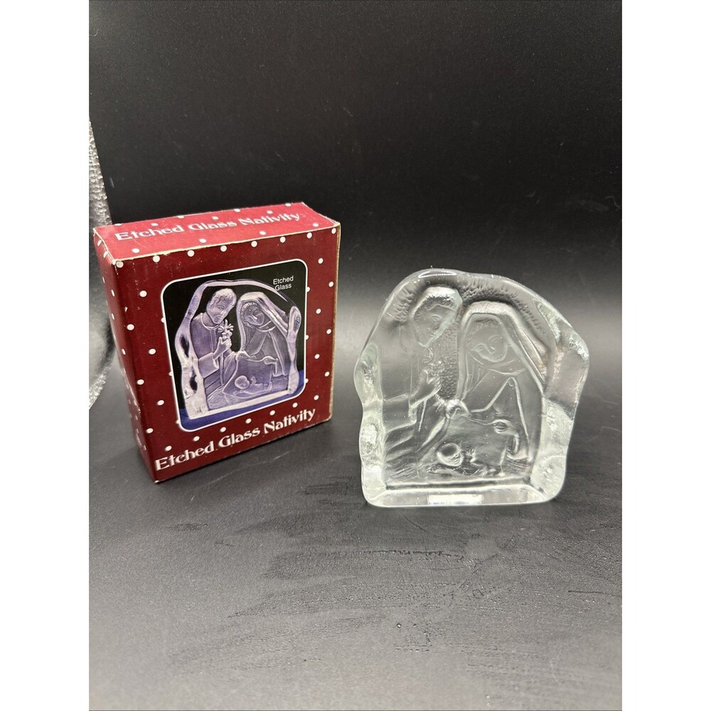 Nativity Scene Etched Glass Figurine Jesus Christmas Holy Family 4.5” x 5.5”